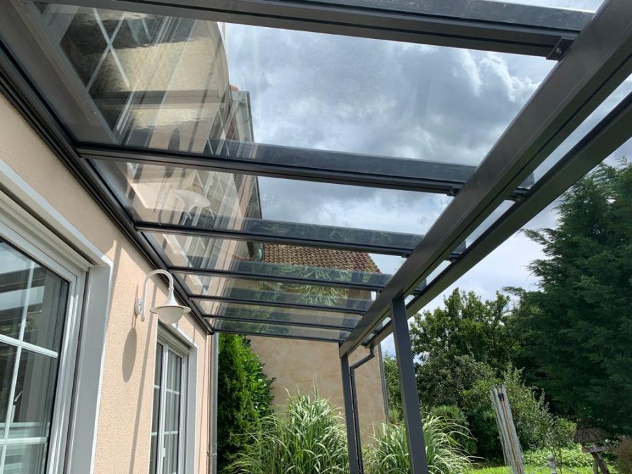 Glasdach Detail einer Terrassenüberdachung