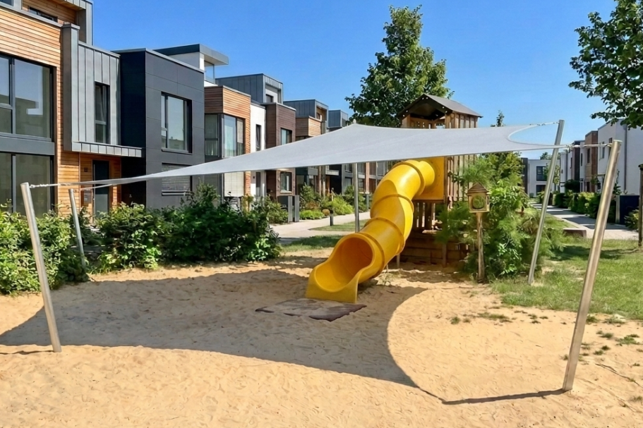 Kita-Sonnensegel als Beschattung für Spielplatz und Sandkasten