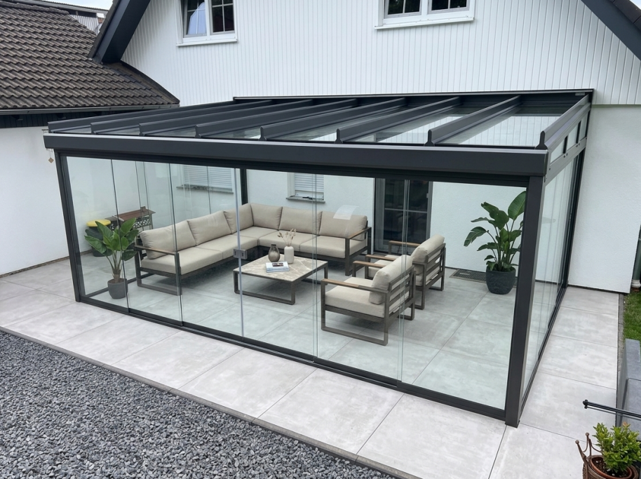 Terrassendach mit Glas-Schiebeelementen als Referenzprojekt
