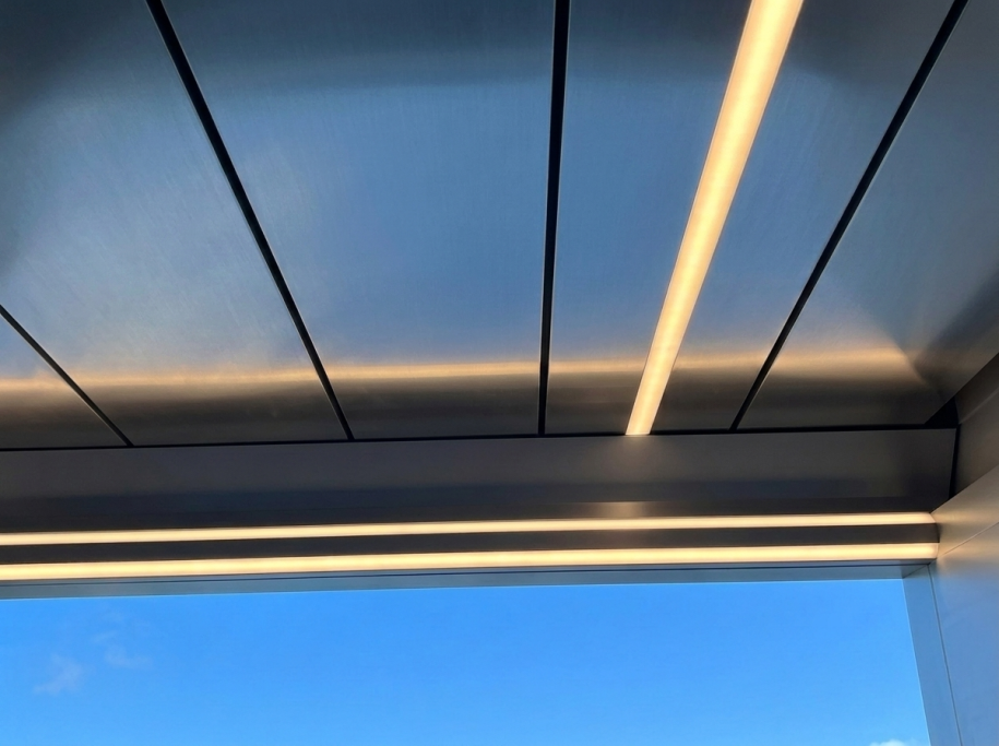 Detail Dachlamelle mit LED-Beleuchtung