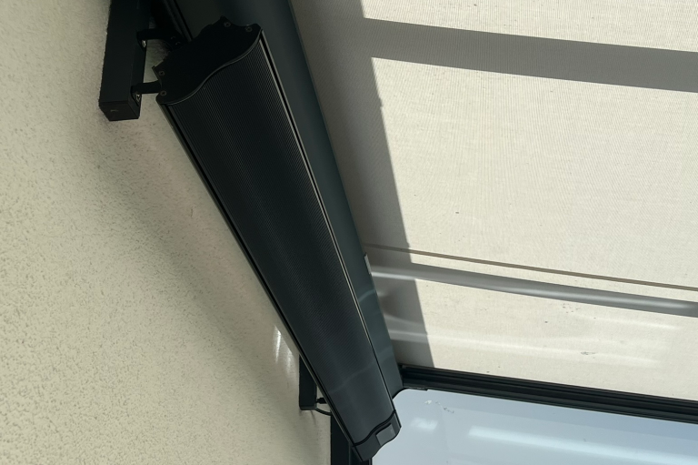 Heizstrahler an Terrassenüberdachung für kühlere Abende